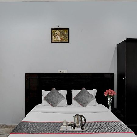 Collection O Samira Residency Near Botanic Garden Of Indian Republic Hotel Noida Luaran gambar