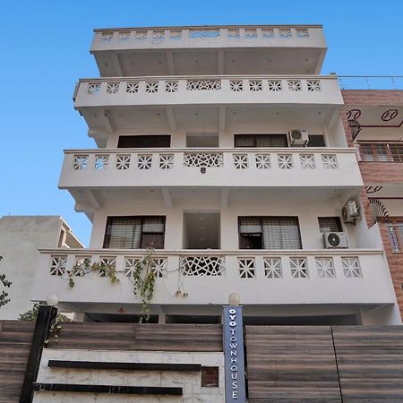 Collection O Samira Residency Near Botanic Garden Of Indian Republic Hotel Noida Luaran gambar