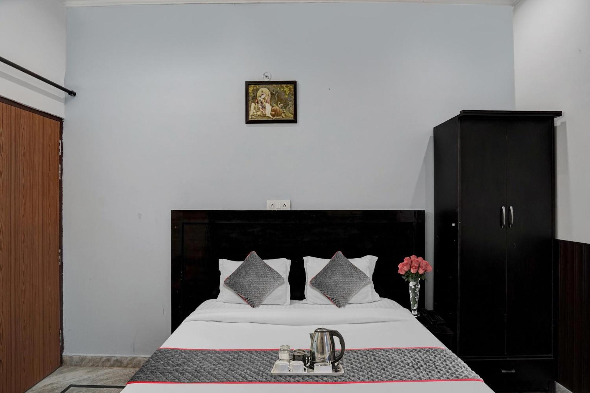 Collection O Samira Residency Near Botanic Garden Of Indian Republic Hotel Noida Luaran gambar