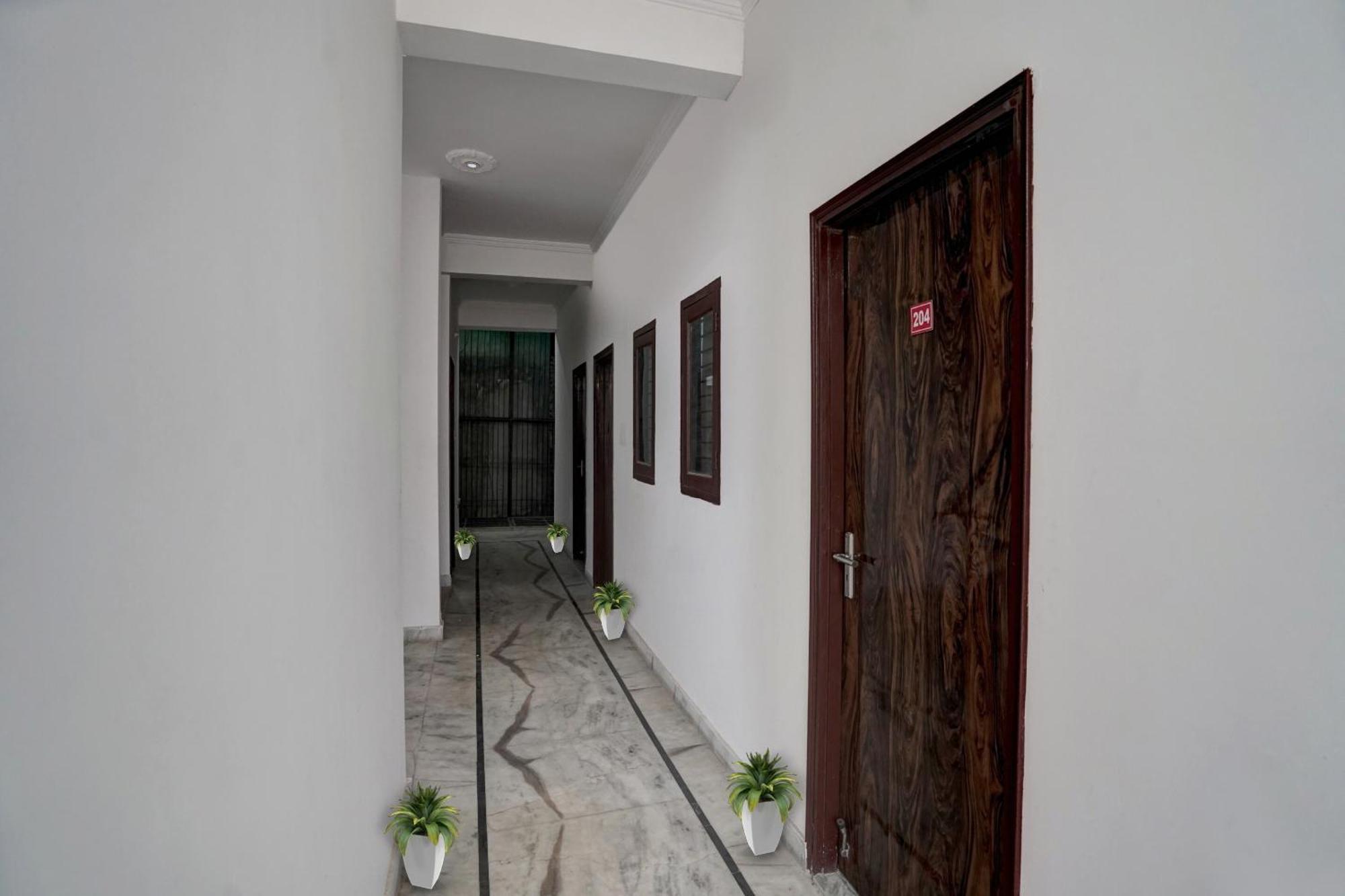 Collection O Samira Residency Near Botanic Garden Of Indian Republic Hotel Noida Luaran gambar