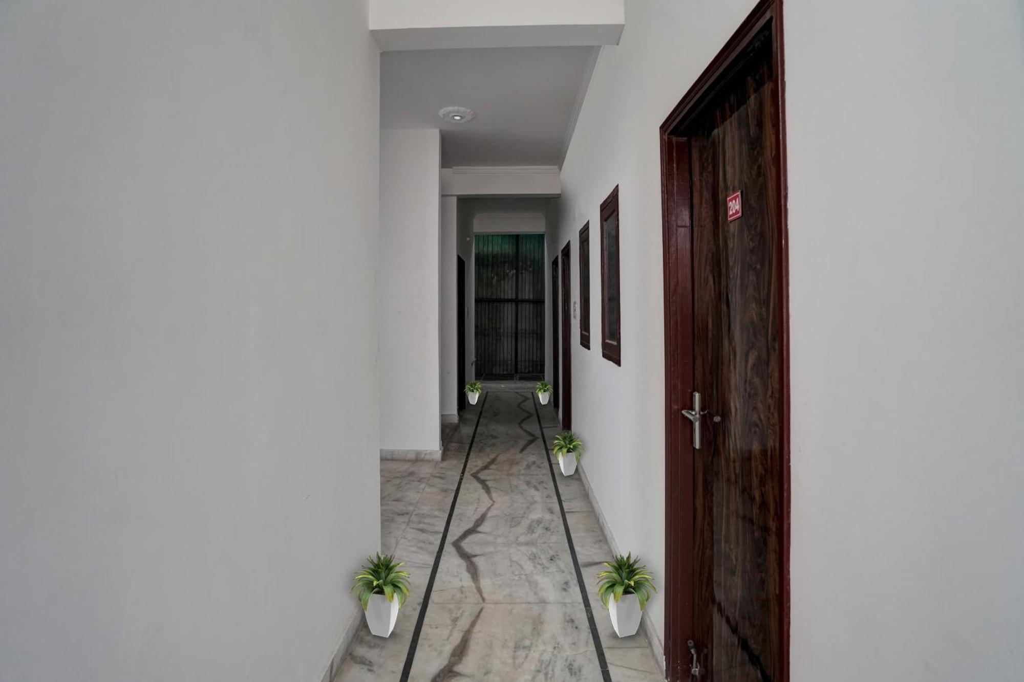 Collection O Samira Residency Near Botanic Garden Of Indian Republic Hotel Noida Luaran gambar