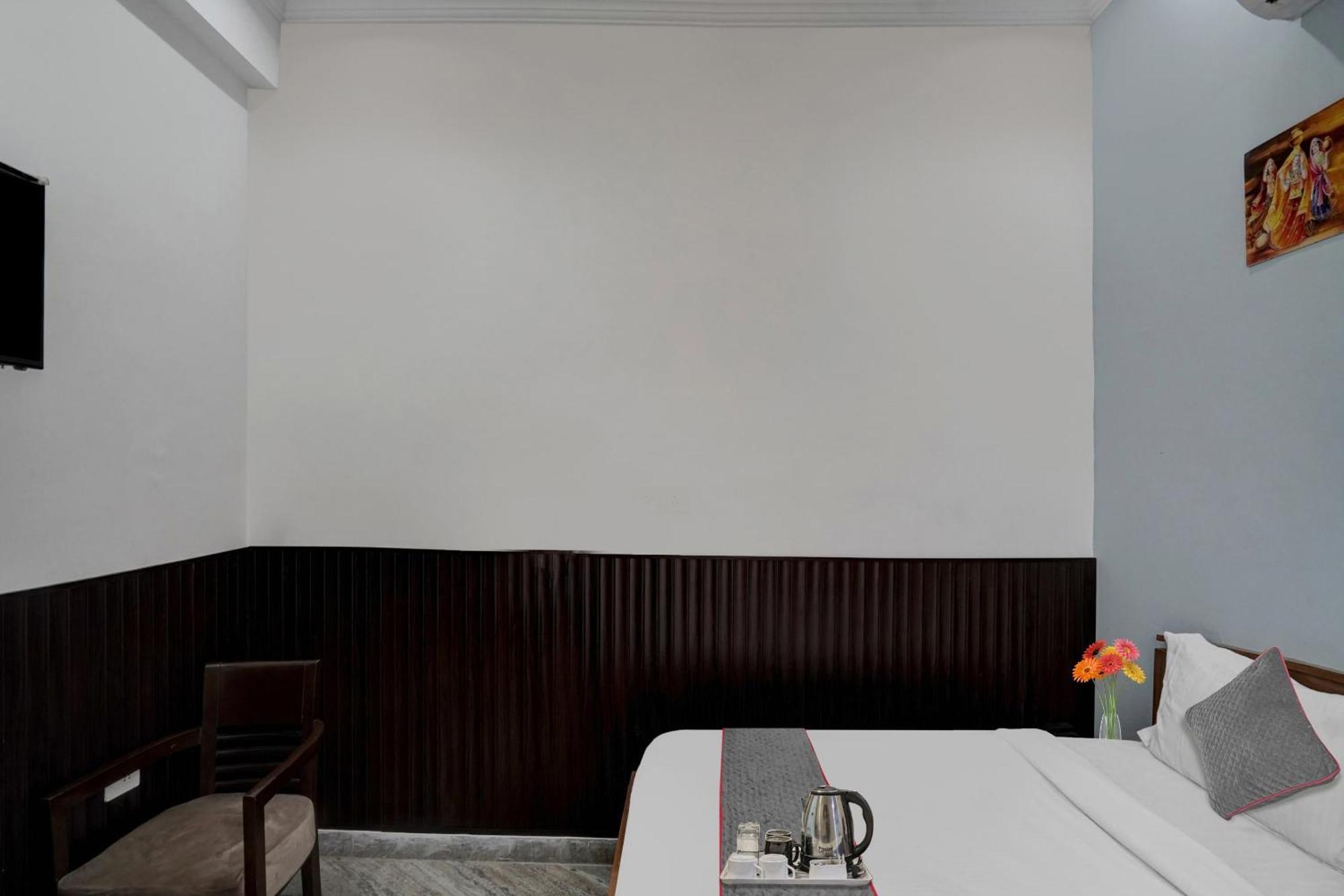 Collection O Samira Residency Near Botanic Garden Of Indian Republic Hotel Noida Luaran gambar